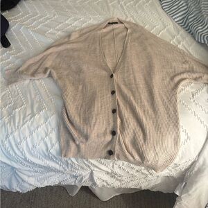 Like new American Eagle button up 3rd quarter length sleeve sweater. Size medium